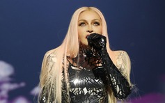 Madonna bác bỏ cáo buộc của người hâm mộ vì sự cố diễn muộn

