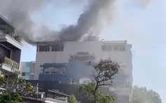 TP.HCM: Cháy nhà xưởng may 6 tầng tại Q.Tân Phú, nhiều người tháo chạy thoát thân