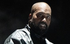 Kanye West bị tố biến văn phòng thành 'sân chơi tình dục'