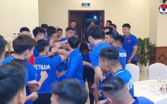 HLV Kim Sang-sik chào mừng Xuân Son, Văn Vĩ và Văn Toàn hội quân cùng đội tuyển dự AFF Cup