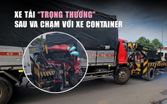 'Dìu' xe tải bẹp dúm ra khỏi hiện trường tai nạn trên Quốc lộ 22