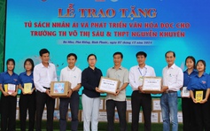 Tặng sách và giao lưu với học sinh tỉnh Bình Phước