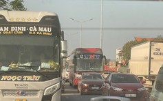 Quảng Bình: Ùn tắc khu vực cầu Gianh, đi 5 km mất hơn 1 giờ đồng hồ