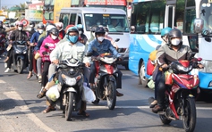 ‘Hết tết là hết tiền’, nhiều người kết thúc kỳ nghỉ tết sớm quay lại làm việc