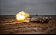 Binh sĩ Ukraine dùng xe tăng Anh bắn trúng mục tiêu Nga cách xa 4,5 km?