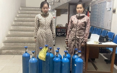 Đà Nẵng: Bắt 2 nữ nghi phạm tàng trữ 11 bình khí cười