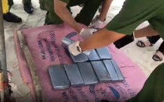 Bình Thuận: Người dân tắm biển phát hiện túi xách 25 kg ma túy dạt vào bờ
