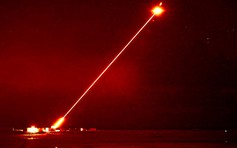 Anh tăng tốc trang bị laser chống UAV cho tàu chiến