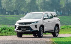 SUV 7 chỗ: Toyota Fortuner tung bản cải tiến vẫn bị Ford Everest bỏ xa doanh số