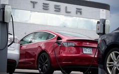 Ô tô Trung Quốc khiến Tesla sa thải 14.000 nhân sự, giảm giá cực mạnh