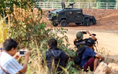 Quân đội Myanmar phản công lực lượng nổi dậy ở thị trấn gần Thái Lan