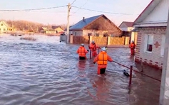 Lũ lụt gây ngập hơn 10.400 ngôi nhà ở Nga