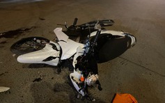 TP.HCM: Xe máy tông xe container, 2 người thương vong trên đường song hành Võ Nguyên Giáp