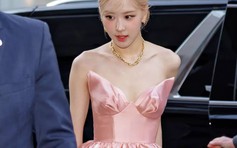 Hóa công chúa đầy kiêu kỳ cùng loạt váy xòe bồng bềnh của Rosé BLACKPINK