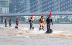 Bắn pháo hoa, đua mô tô nước tại lễ hội sông nước TP.HCM