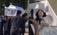 Thí sinh hoa hậu gây sốc khi nằm trong quan tài đến điểm dự thi