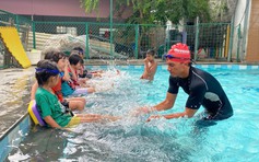 VĐV khuyết tật duy nhất hoàn thành 5km bơi biển Lý Sơn và hành trình truyền lửa