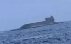 Tàu ngầm mang tên lửa đạn đạo Trung Quốc nổi lên ở eo biển Đài Loan