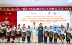 Trao học bổng cho học sinh, con em cán bộ, quân nhân làm việc ở Côn Đảo