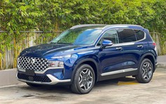 Hyundai Santa Fe mới sắp trình làng, đại lý giảm giá 'xả hàng' bản cũ