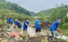 Về bản giúp dân