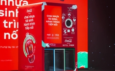 Coca-Cola lần đầu lắp đặt máy thu gom chai và lon tại các khu dân cư