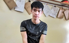 Trong thùng xốp của nghi phạm đứng bên đường có cả ngàn viên ma túy