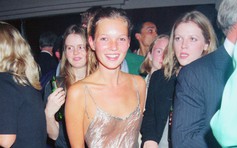 Kate Moss bị bắt nạt vì hình ảnh 'heroin chic' khét tiếng một thời