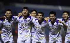 Người hùng AFF Cup Thành Chung, Duy Mạnh giúp CLB Hà Nội biết thắng tại Hòa Xuân