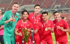 Nguyễn Filip cùng ai sang Philippines sau chức vô địch AFF Cup? 