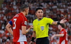 Báo Indonesia cùng CĐV đòi sa thải HLV Kluivert, VAR và trọng tài Trung Quốc bị chỉ trích thậm tệ