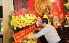 Chủ tịch Quốc hội dâng hương tưởng nhớ Chủ tịch Tôn Đức Thắng