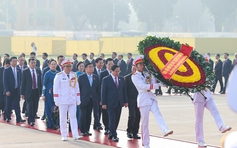 Đoàn đại biểu Đảng bộ Chính phủ vào Lăng viếng Bác