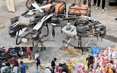 Nhóm phi công drone tiếp tế vùng lũ