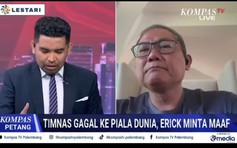 Trưởng đoàn Indonesia bất ngờ ‘tố’ HLV Kluivert ngay trên truyền hình, PSSI sẽ kiện trọng tài