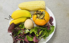 Cô gái 17 tuổi ngất xỉu sau thời gian dài chỉ ăn vài thìa cơm mỗi bữa