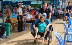 Những 'cánh tay thầm lặng' của người khuyết tật