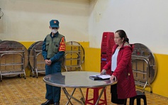 Thực phẩm bẩn vào trường học: Ai phụ trách trường khi gia hạn tạm đình chỉ hiệu trưởng?