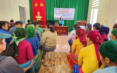 Chung dòng máu Lạc Hồng: Người phụ nữ gieo chữ trên núi đá Khâu Vai