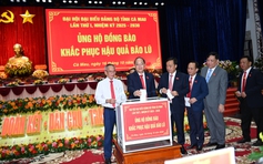 Đại biểu dự Đại hội Đảng bộ tỉnh Cà Mau giúp đồng bào bị ảnh hưởng bão