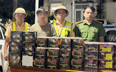 CSGT Quảng Trị phát hiện các vụ vận chuyển hàng cấm, thu giữ 1 tạ pháo, 6.000 viên ma túy