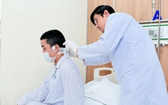 Chàng trai mắc bệnh hiếm gặp khiến não tụt xuống cổ