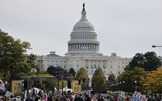 Biểu tình rầm rộ khắp nước Mỹ