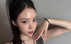 Jisoo, Karina và loạt idol Hàn đang thổi bùng xu hướng trang điểm mắt khói