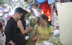 Thị trường hoa 20.10: Bán chạy nhất là hồng, giá từ 250.000 - 450.000 đồng/50 bông