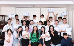 Chung dòng máu Lạc Hồng: Người phụ nữ mang dòng máu Việt và những cuộc đời được viết lại