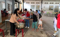 Mang yêu thương đến người nghèo, câu chuyện 'cho đi' của một cô giáo