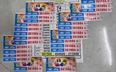 Trúng độc đắc 14 tờ xổ số miền Nam, người đàn ông TP.HCM nhận hàng chục tỉ
