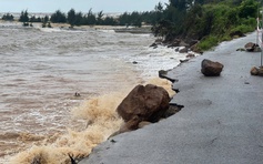 TP.Huế sạt lở nhiều nơi, bờ biển bị xâm thực sâu