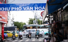 TP.HCM gấp rút xử lý biển báo 'núp lùm'